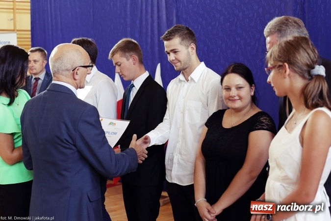 Zdjęcie w galerii na portalu naszraciborz.pl: II LO wsp&oacute;łorganizatorem tegorocznej Powiatowej Inauguracji Roku Szkolnego wiadomości z regionu