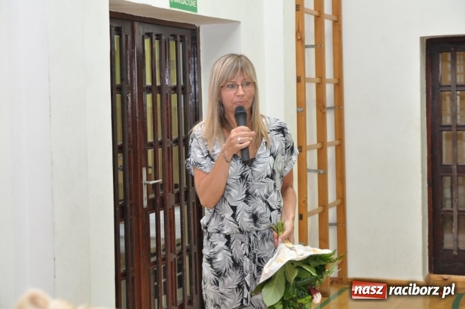 Zdjęcie w galerii na portalu naszraciborz.pl: Rekordowe rozpoczęcie roku w katolickiej podstawówce wiadomości z regionu