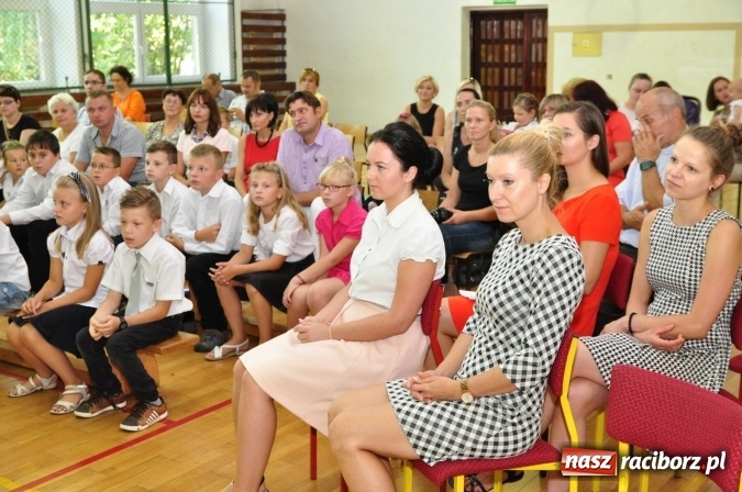 Zdjęcie w galerii na portalu naszraciborz.pl: Rekordowe rozpoczęcie roku w katolickiej podstawówce wiadomości z regionu