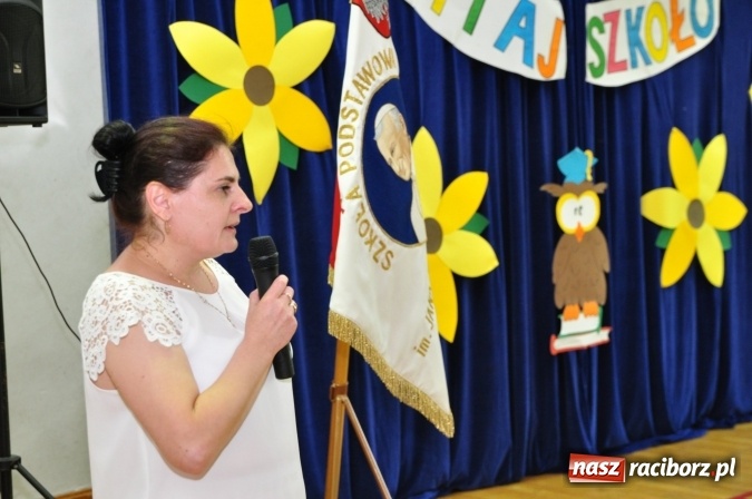 Zdjęcie w galerii na portalu naszraciborz.pl: Rekordowe rozpoczęcie roku w katolickiej podstawówce wiadomości z regionu