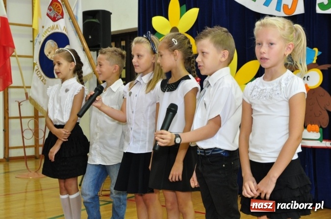Zdjęcie w galerii na portalu naszraciborz.pl: Rekordowe rozpoczęcie roku w katolickiej podstawówce wiadomości z regionu