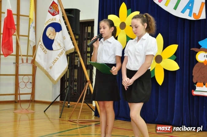 Zdjęcie w galerii na portalu naszraciborz.pl: Rekordowe rozpoczęcie roku w katolickiej podstawówce wiadomości z regionu