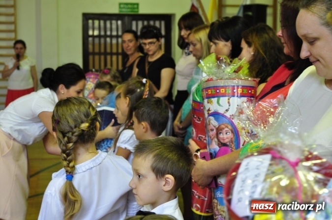 Zdjęcie w galerii na portalu naszraciborz.pl: Rekordowe rozpoczęcie roku w katolickiej podstawówce wiadomości z regionu