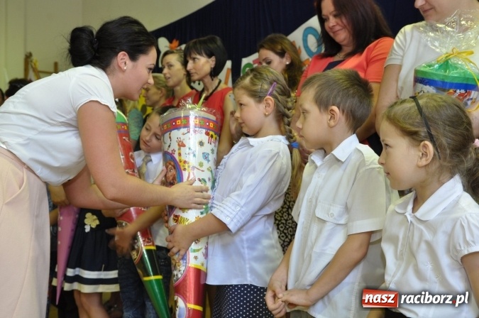 Zdjęcie w galerii na portalu naszraciborz.pl: Rekordowe rozpoczęcie roku w katolickiej podstawówce wiadomości z regionu