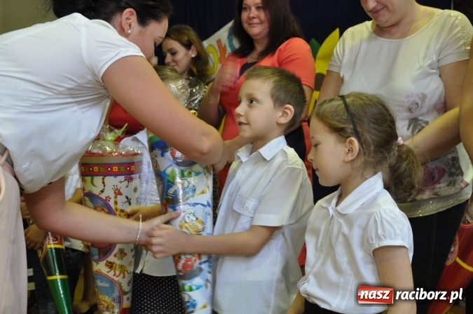 Zdjęcie w galerii na portalu naszraciborz.pl: Rekordowe rozpoczęcie roku w katolickiej podstawówce wiadomości z regionu