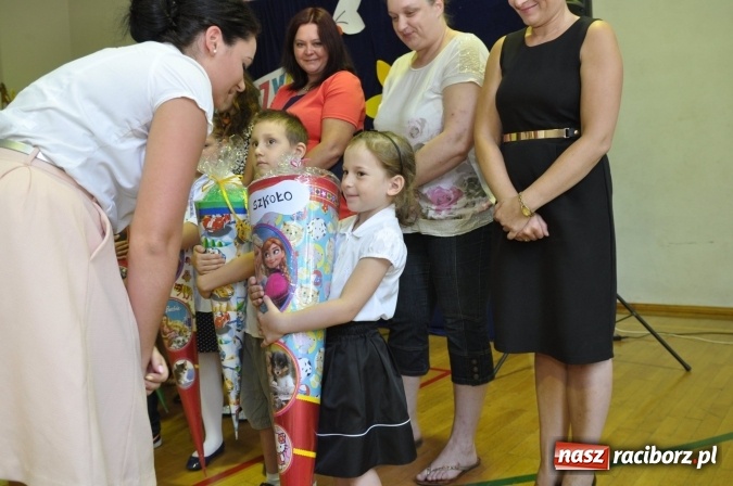 Zdjęcie w galerii na portalu naszraciborz.pl: Rekordowe rozpoczęcie roku w katolickiej podstawówce wiadomości z regionu