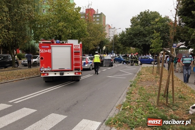 Zdjęcie w galerii na portalu naszraciborz.pl: Groźne zderzenie dwóch aut na Słowackiego wiadomości z regionu