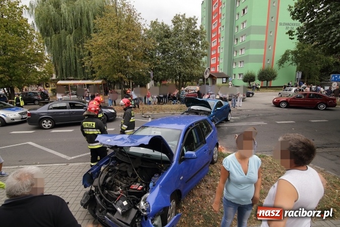 Zdjęcie w galerii na portalu naszraciborz.pl: Groźne zderzenie dwóch aut na Słowackiego wiadomości z regionu