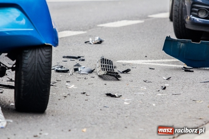 Zdjęcie w galerii na portalu naszraciborz.pl: Groźne zderzenie dwóch aut na Słowackiego wiadomości z regionu