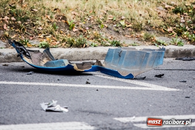 Zdjęcie w galerii na portalu naszraciborz.pl: Groźne zderzenie dwóch aut na Słowackiego wiadomości z regionu