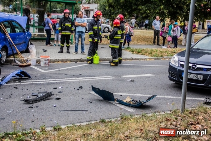 Zdjęcie w galerii na portalu naszraciborz.pl: Groźne zderzenie dwóch aut na Słowackiego wiadomości z regionu