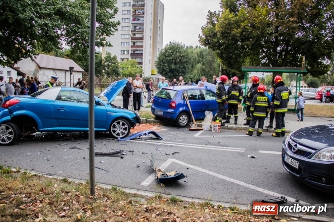Zdjęcie w galerii na portalu naszraciborz.pl: Groźne zderzenie dwóch aut na Słowackiego wiadomości z regionu