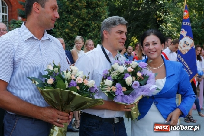 Zdjęcie w galerii na portalu naszraciborz.pl: Ponad 700 uczniów przywitało nowy rok szkolny w ZSOMS  wiadomości z regionu