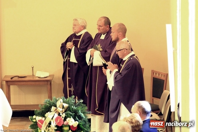 Zdjęcie w galerii na portalu naszraciborz.pl: Na cmentarzu Jeruzalem pożegnano Czesława Walę, byłego prezydenta Raciborza wiadomości z regionu