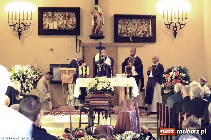 Zdjęcie w galerii na portalu naszraciborz.pl: Na cmentarzu Jeruzalem pożegnano Czesława Walę, byłego prezydenta Raciborza wiadomości z regionu