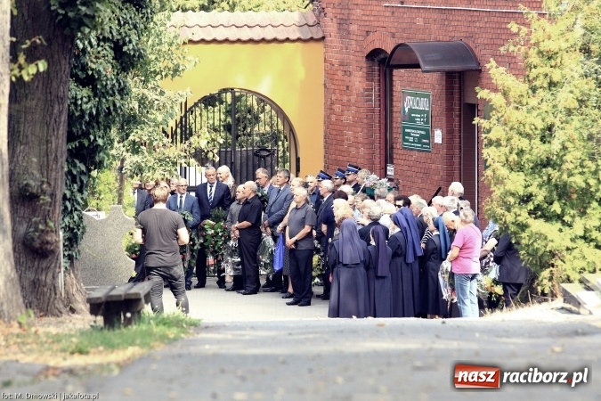 Zdjęcie w galerii na portalu naszraciborz.pl: Na cmentarzu Jeruzalem pożegnano Czesława Walę, byłego prezydenta Raciborza wiadomości z regionu