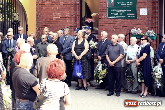Zdjęcie w galerii na portalu naszraciborz.pl: Na cmentarzu Jeruzalem pożegnano Czesława Walę, byłego prezydenta Raciborza wiadomości z regionu