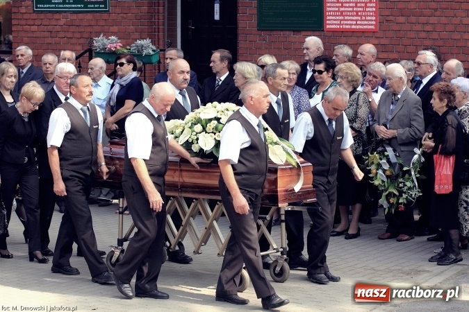 Zdjęcie w galerii na portalu naszraciborz.pl: Na cmentarzu Jeruzalem pożegnano Czesława Walę, byłego prezydenta Raciborza wiadomości z regionu