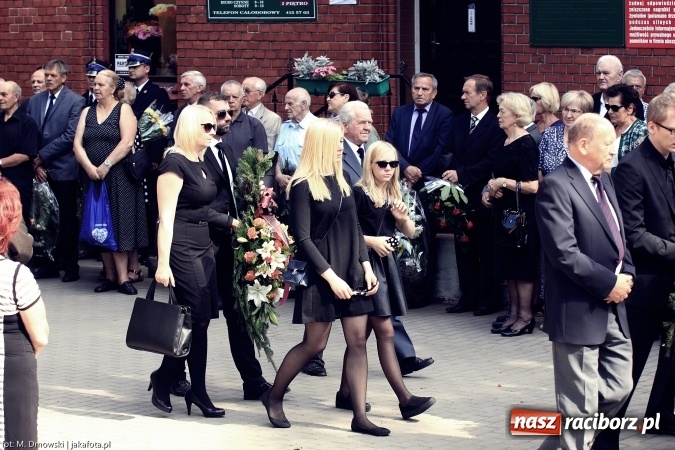 Zdjęcie w galerii na portalu naszraciborz.pl: Na cmentarzu Jeruzalem pożegnano Czesława Walę, byłego prezydenta Raciborza wiadomości z regionu