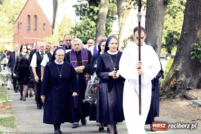 Zdjęcie w galerii na portalu naszraciborz.pl: Na cmentarzu Jeruzalem pożegnano Czesława Walę, byłego prezydenta Raciborza wiadomości z regionu