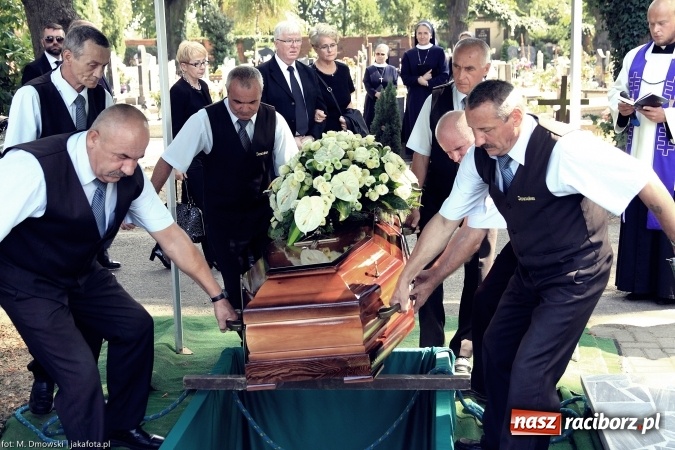 Zdjęcie w galerii na portalu naszraciborz.pl: Na cmentarzu Jeruzalem pożegnano Czesława Walę, byłego prezydenta Raciborza wiadomości z regionu