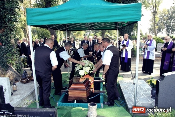 Zdjęcie w galerii na portalu naszraciborz.pl: Na cmentarzu Jeruzalem pożegnano Czesława Walę, byłego prezydenta Raciborza wiadomości z regionu