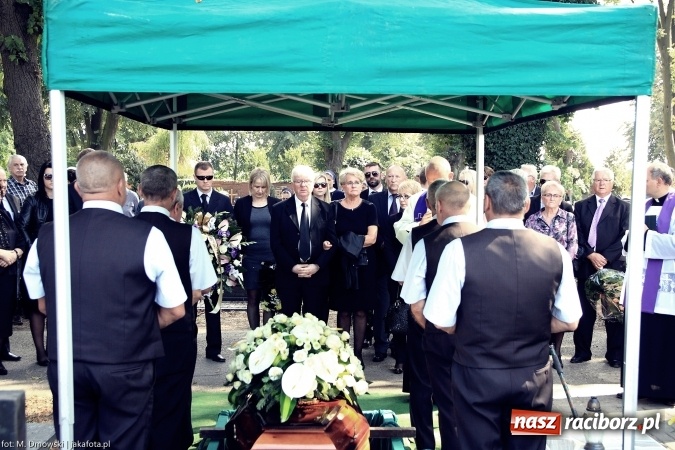 Zdjęcie w galerii na portalu naszraciborz.pl: Na cmentarzu Jeruzalem pożegnano Czesława Walę, byłego prezydenta Raciborza wiadomości z regionu