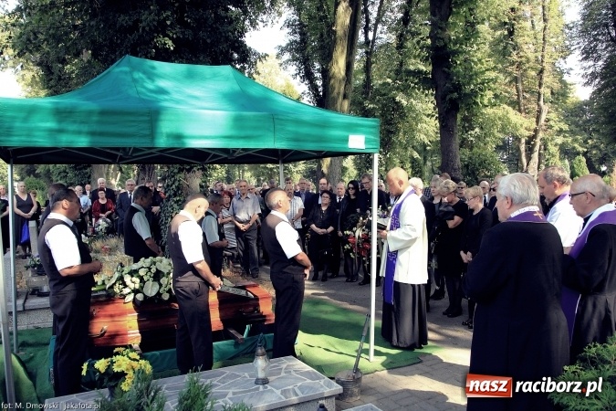 Zdjęcie w galerii na portalu naszraciborz.pl: Na cmentarzu Jeruzalem pożegnano Czesława Walę, byłego prezydenta Raciborza wiadomości z regionu