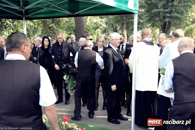 Zdjęcie w galerii na portalu naszraciborz.pl: Na cmentarzu Jeruzalem pożegnano Czesława Walę, byłego prezydenta Raciborza wiadomości z regionu