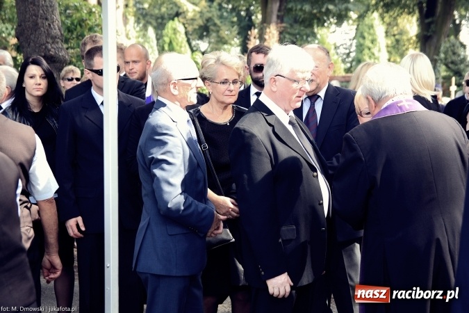 Zdjęcie w galerii na portalu naszraciborz.pl: Na cmentarzu Jeruzalem pożegnano Czesława Walę, byłego prezydenta Raciborza wiadomości z regionu