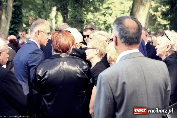 Zdjęcie w galerii na portalu naszraciborz.pl: Na cmentarzu Jeruzalem pożegnano Czesława Walę, byłego prezydenta Raciborza wiadomości z regionu