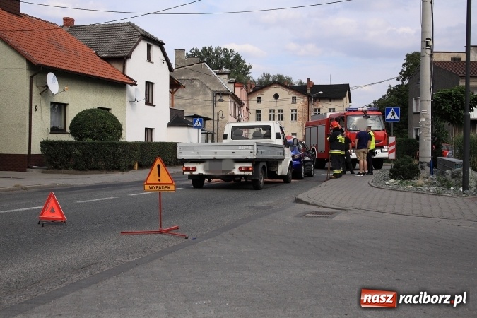 Zdjęcie w galerii na portalu naszraciborz.pl: Kraksa w Pietrowicach Wielkich. Zderzyły się trzy pojazdy wiadomości z regionu