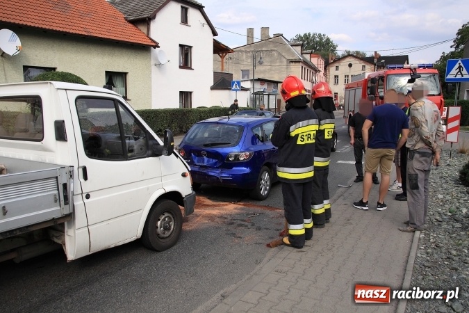 Zdjęcie w galerii na portalu naszraciborz.pl: Kraksa w Pietrowicach Wielkich. Zderzyły się trzy pojazdy wiadomości z regionu