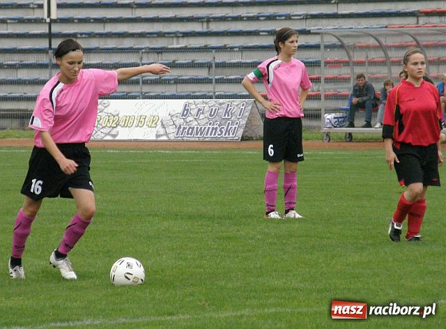 Zdjęcie w galerii na portalu naszraciborz.pl: Derby powiatu raciborskiego w II lidze piłki nożnej kobiet wiadomości z regionu