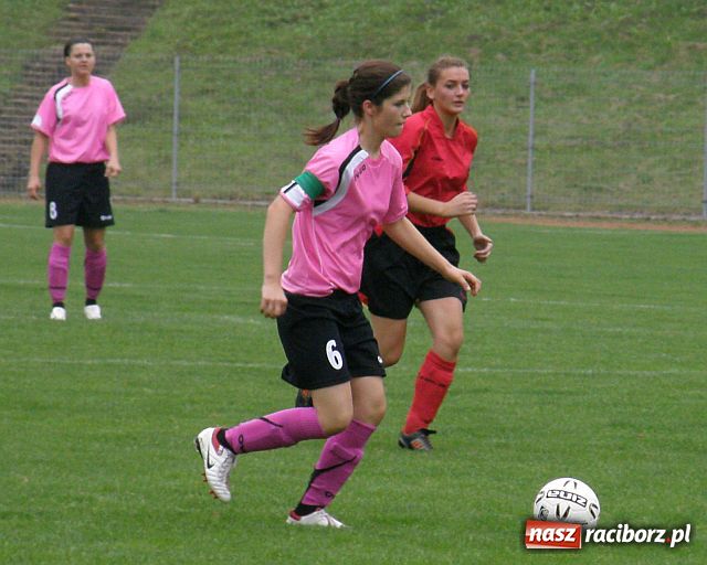 Zdjęcie w galerii na portalu naszraciborz.pl: Derby powiatu raciborskiego w II lidze piłki nożnej kobiet wiadomości z regionu