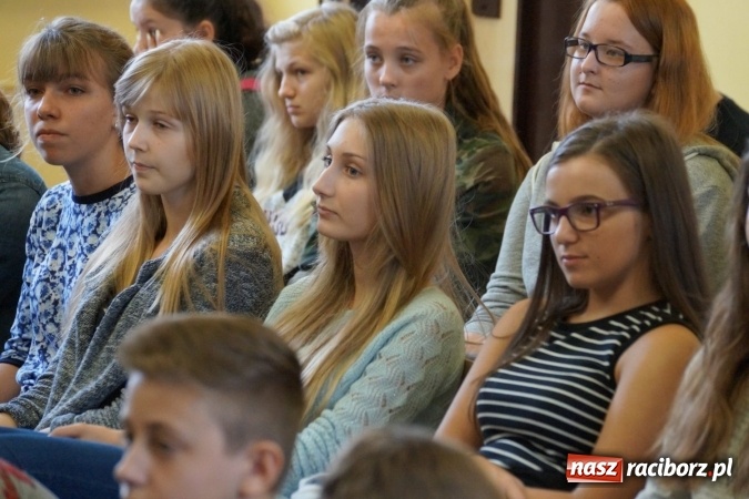 Zdjęcie w galerii na portalu naszraciborz.pl: Nauczyciele i uczniowie w Nędzy bohaterami Lalki  wiadomości z regionu