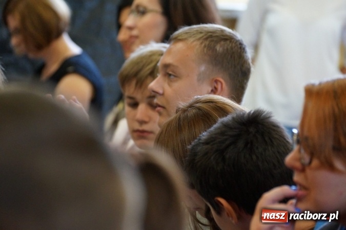 Zdjęcie w galerii na portalu naszraciborz.pl: Nauczyciele i uczniowie w Nędzy bohaterami Lalki  wiadomości z regionu