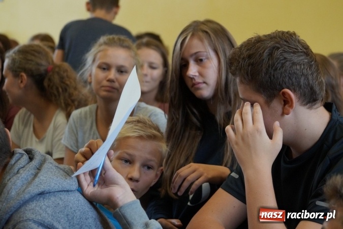 Zdjęcie w galerii na portalu naszraciborz.pl: Nauczyciele i uczniowie w Nędzy bohaterami Lalki  wiadomości z regionu