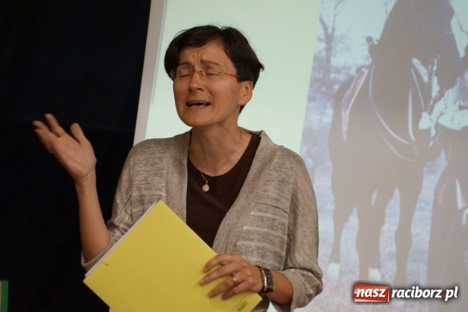 Zdjęcie w galerii na portalu naszraciborz.pl: Nauczyciele i uczniowie w Nędzy bohaterami Lalki  wiadomości z regionu