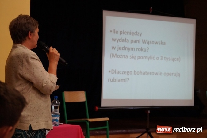 Zdjęcie w galerii na portalu naszraciborz.pl: Nauczyciele i uczniowie w Nędzy bohaterami Lalki  wiadomości z regionu