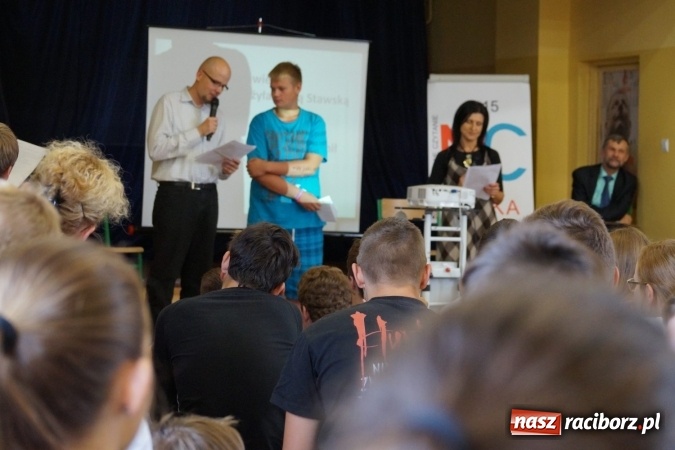 Zdjęcie w galerii na portalu naszraciborz.pl: Nauczyciele i uczniowie w Nędzy bohaterami Lalki  wiadomości z regionu