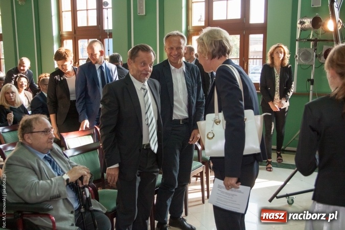 Zdjęcie w galerii na portalu naszraciborz.pl: Dzień Energetyka 2015. Uroczysta akademia w pałacyku Rafako wiadomości z regionu