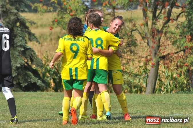 Zdjęcie w galerii na portalu naszraciborz.pl: Udany początek sezonu piłkarek z Gamowa wiadomości z regionu