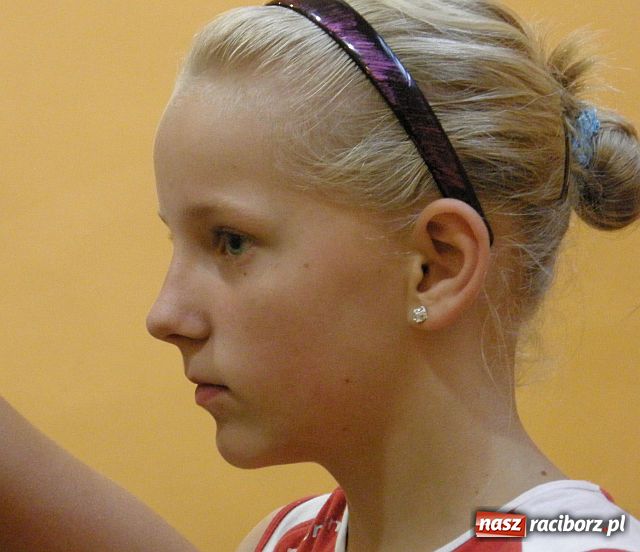 Zdjęcie w galerii na portalu naszraciborz.pl: Starosta nagrodził Mistrzynie Polski z Krzanowic wiadomości z regionu