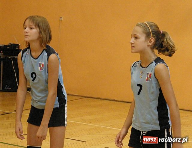 Zdjęcie w galerii na portalu naszraciborz.pl: Starosta nagrodził Mistrzynie Polski z Krzanowic wiadomości z regionu