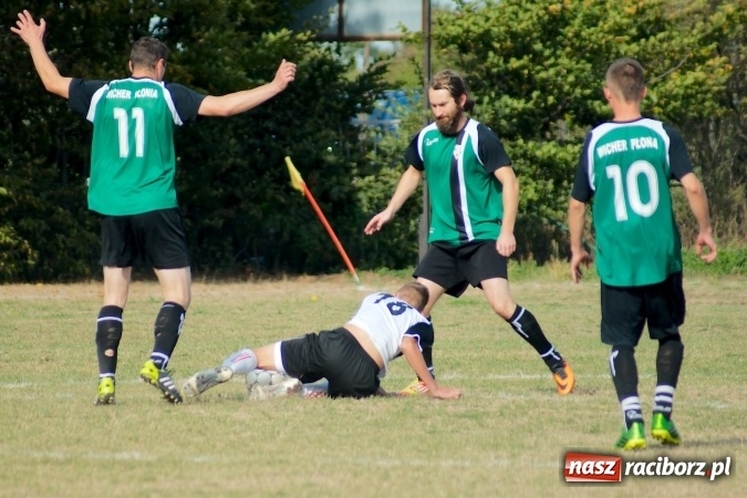 Zdjęcie w galerii na portalu naszraciborz.pl: B klasa: Wicher zmiótł rezerwy Naprzodu Czyżowice. Hat-trick Jacka Świerczyńskiego wiadomości z regionu