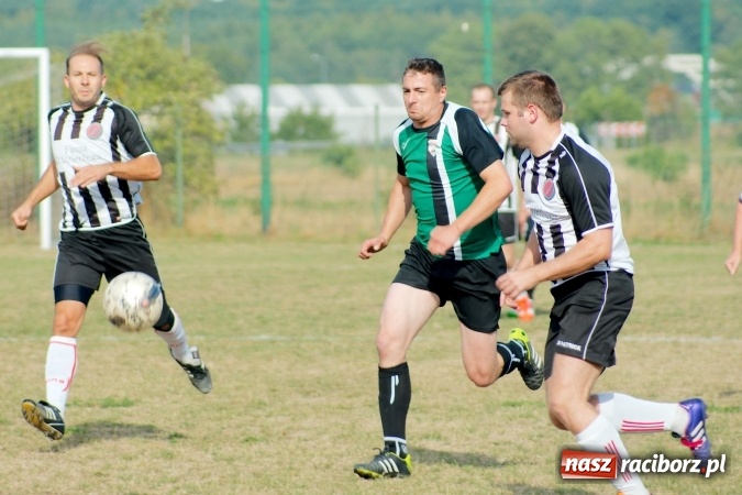 Zdjęcie w galerii na portalu naszraciborz.pl: B klasa: Wicher zmiótł rezerwy Naprzodu Czyżowice. Hat-trick Jacka Świerczyńskiego wiadomości z regionu
