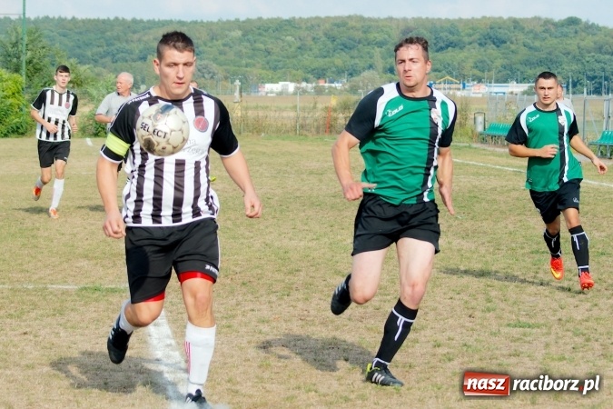 Zdjęcie w galerii na portalu naszraciborz.pl: B klasa: Wicher zmiótł rezerwy Naprzodu Czyżowice. Hat-trick Jacka Świerczyńskiego wiadomości z regionu