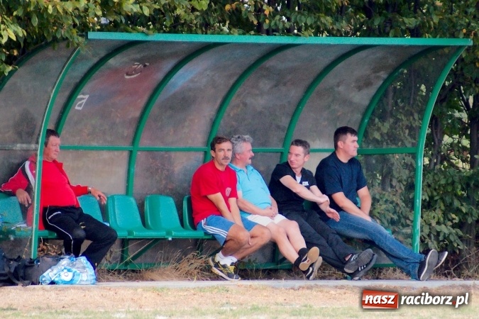 Zdjęcie w galerii na portalu naszraciborz.pl: B klasa: Wicher zmiótł rezerwy Naprzodu Czyżowice. Hat-trick Jacka Świerczyńskiego wiadomości z regionu