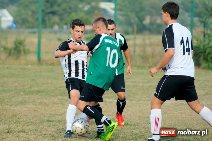 Zdjęcie w galerii na portalu naszraciborz.pl: B klasa: Wicher zmiótł rezerwy Naprzodu Czyżowice. Hat-trick Jacka Świerczyńskiego wiadomości z regionu